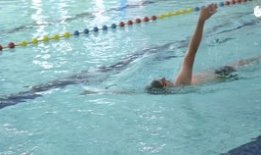 仰泳教学视频,轻松掌握水上飘移技巧